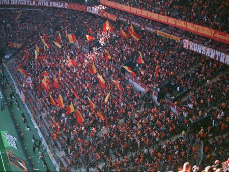 Galatasaray Stun Liverpool in UCL R16: Lemina Header Delivers Historic First-Leg Shock