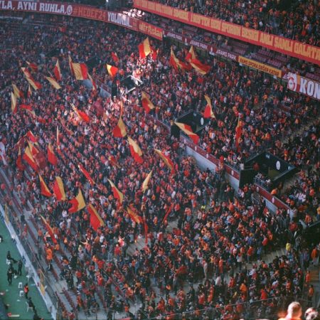 Galatasaray Stun Liverpool in UCL R16: Lemina Header Delivers Historic First-Leg Shock